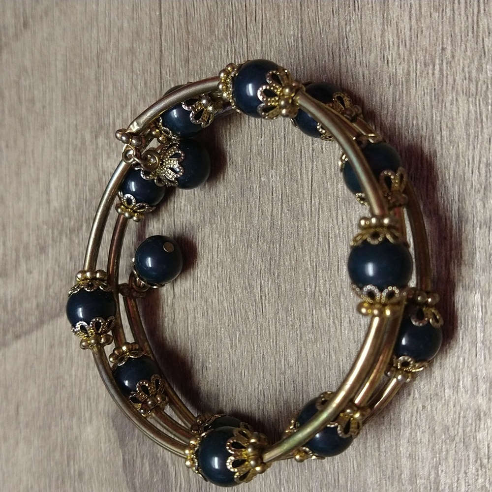 BOHO Swirl Wrap bracelet with Black Stones and Goldtone